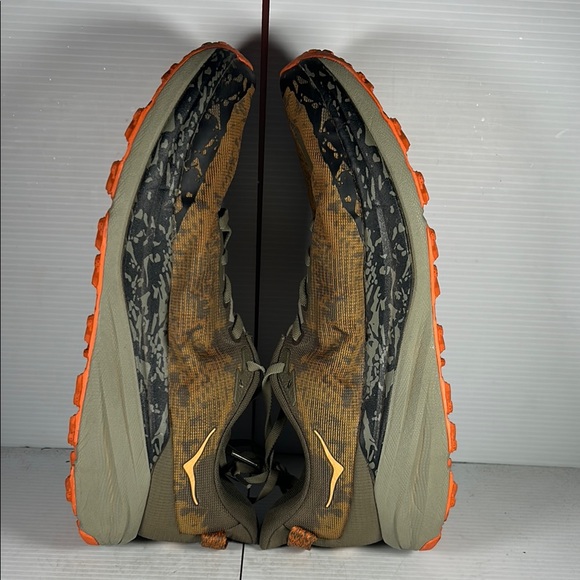 Hoka Speedgoat 6 Men’s 11 2E wide shoe. S8 - Picture 6 of 8